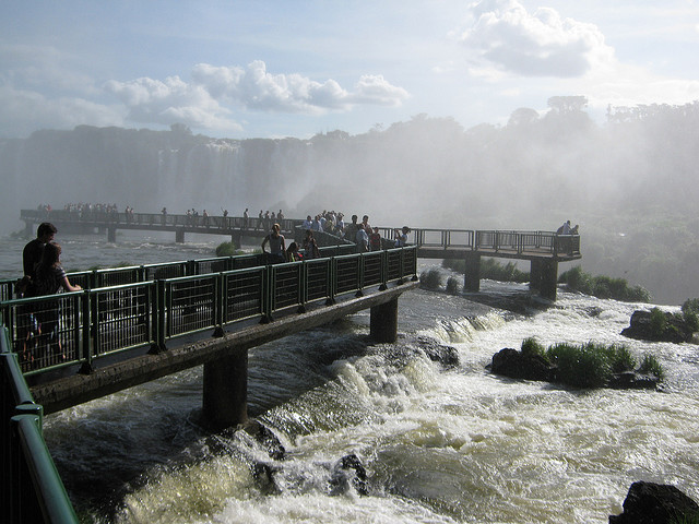 Dentro das Cataratas. Foto: Brunna F., Flickr Vista das Cataratas de Foz do Iguaçu