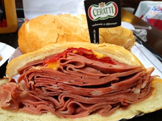 O tradiconal sanduíche de Mortadela do Mercadão: clássico e delicioso! Foto: Blog Vambora!