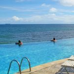 Descanso Merecido: Hotel em Salvador – 11 melhores opções para se hospedar Piscina de borda infinita do Piscina Hotel Mercure Rio Vermelho