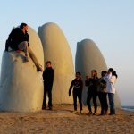 Relato de viagem: Bate-e-volta à Punta Del Este La Mano de Punta del Este