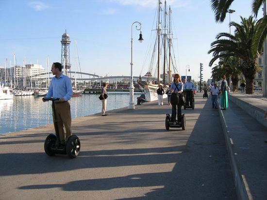 Tour em Barcelona de Segway. Foto: http://www.travelpod.com/s/photos/segway+tour