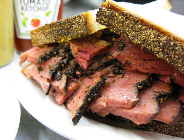 Sanduiche de Pastrami na Katz's Deli