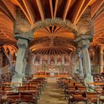 Roteiro Cultural: Casas de Gaudí em Barcelona – Veja quais e como visitar! Cripta de Gaudi Barcelona