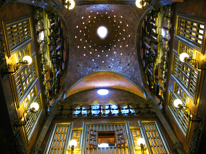 Sala interna do Palácio Guell. Foto: GC/Blog Vambora!