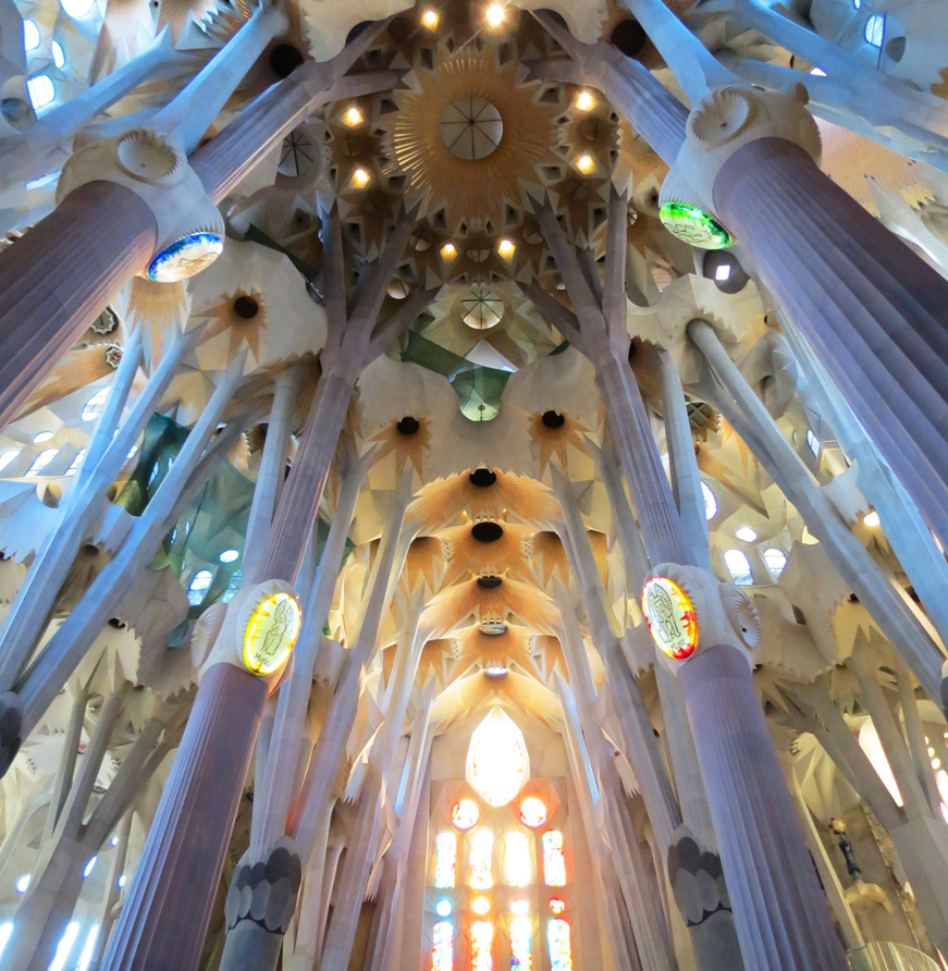 Interior da Sagrada Família. Foto: GC/Blog Vambora!