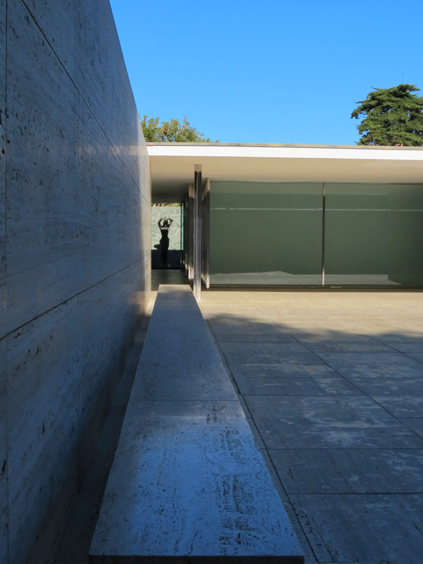 Pavilhão de Barcelona, ao lado da CaixaForum. Foto: GC/Blog Vambora!