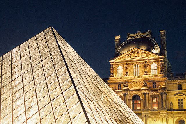 Museu do Louvre, um dos maiores e melhores museus na europa. Foto: Hugo!, Flickr