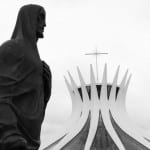 Roteiro Cultural: As obras de Oscar Niemeyer em Brasília – Um caso de amor, arte e arquitetura catedral metropolitana de Brasília