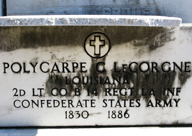 lápide no Lafayette Cemetery No.1, em New Orleans