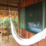 Descanso merecido: Hotel de Selva na Amazônia – Confira 7 opções para se hospedar! Varanda do quarto