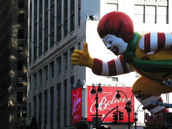 Ronald Mcdonald's Macy's Parede