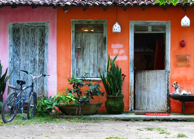 Casas coloridas no Quadrado em Trancoso