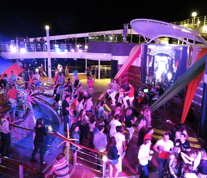 Pool party MSC Divina