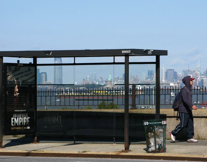 Ponto de ônibus em Nova York