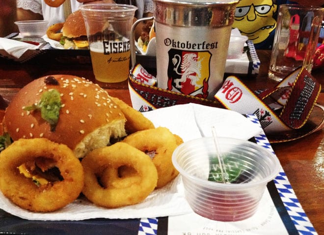 Hamburguer de Pato na Oktoberfest Blumenau