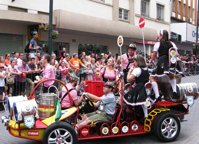 Desfile Oktoberfest Blumenau