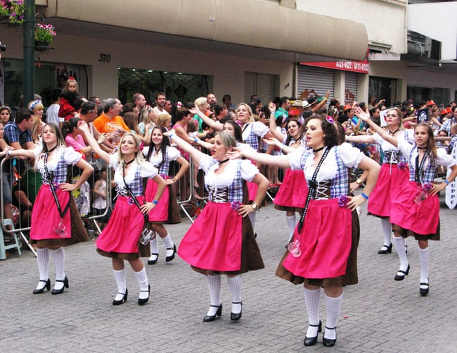 Desfile da Oktoberfest Blumenau