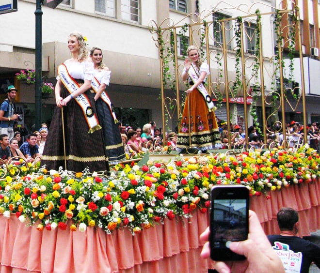 Desfile Rainhas Oktoberfest Blumenau