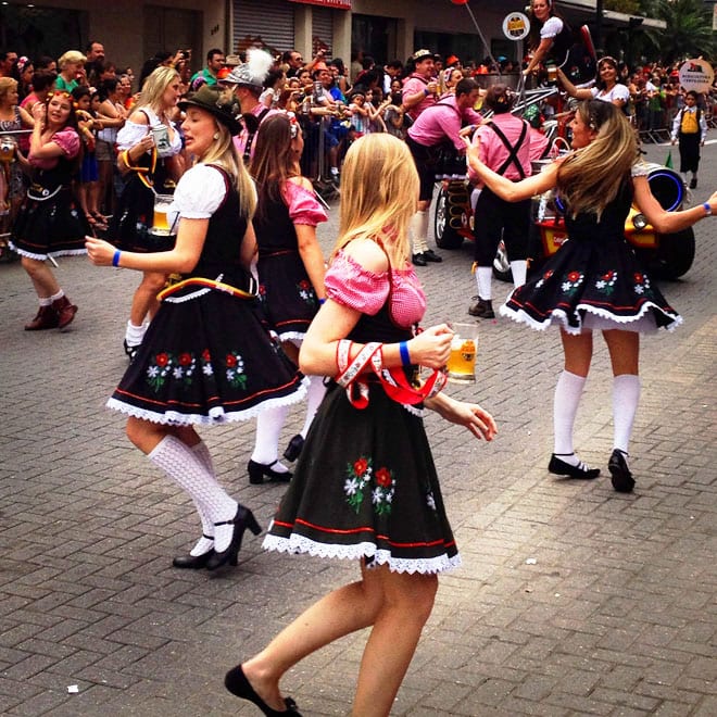 Desfile da Oktoberfest Blumenau