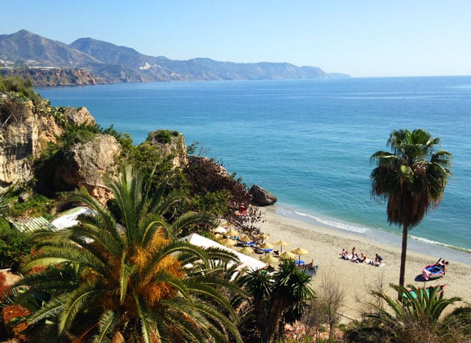 Nerja, playa del carabeo, na Andaluzia, Espanha