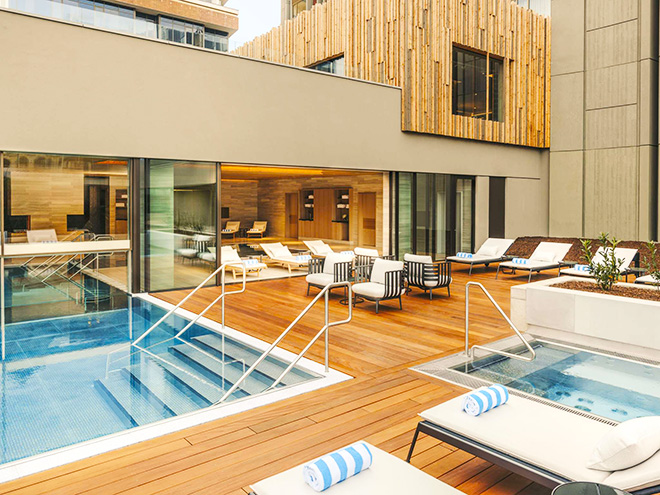 Piscina do Fairmont Golden Prague