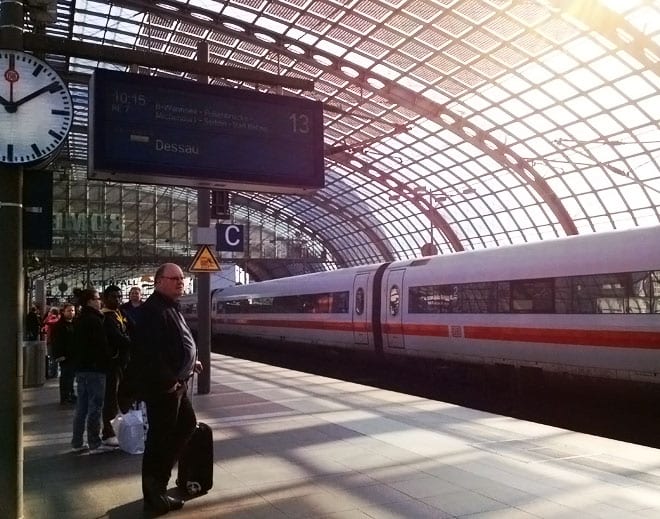 Plataforma de trens na estação Central de Berlim