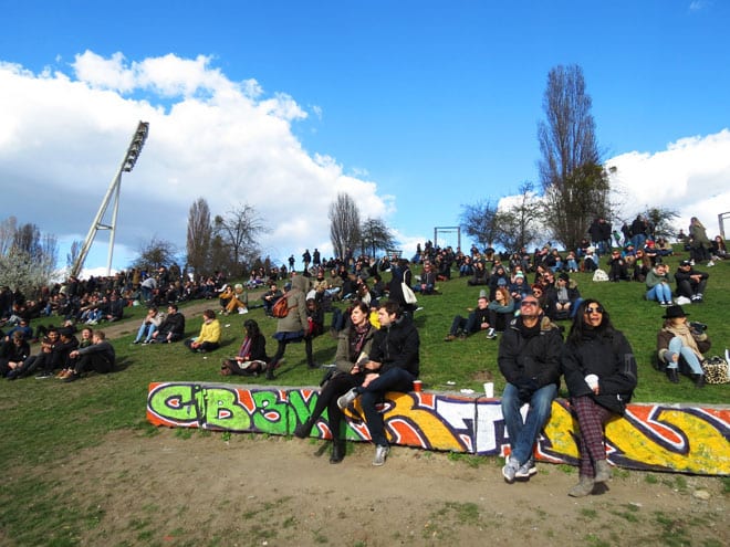 Mauerpark no bairro de Prenzlauer em Berlim