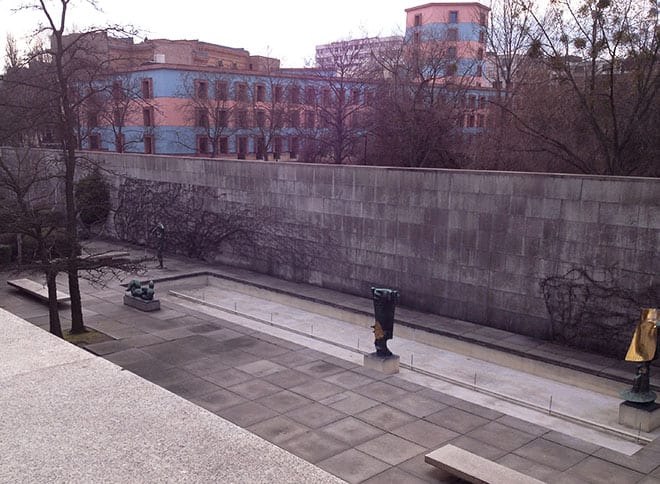 Jardim de esculturas da Neue Nationalgalerie, de Mies van der Rohe em Berlim