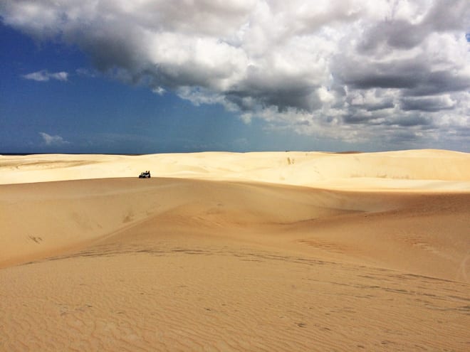 Passeio de buggy nas dunas de Jericoacoara, no lado oeste. Foto: GC/Blog Vambora!