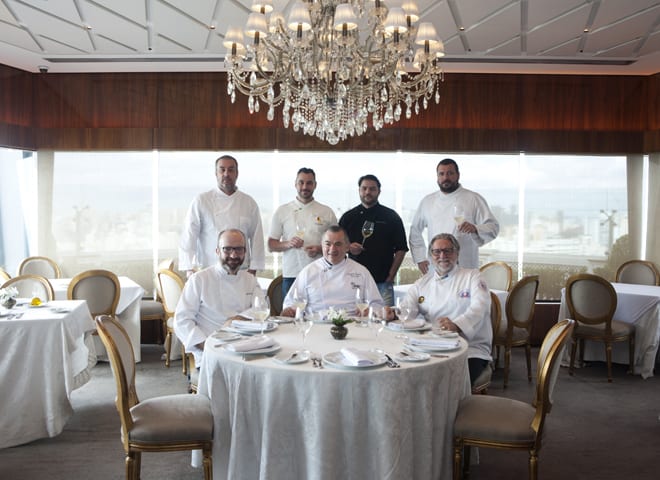Chefs preparando menu especial em comemoração aos 50 anos do Terraço Itália. Foto: Terraço Itália/Divulgação