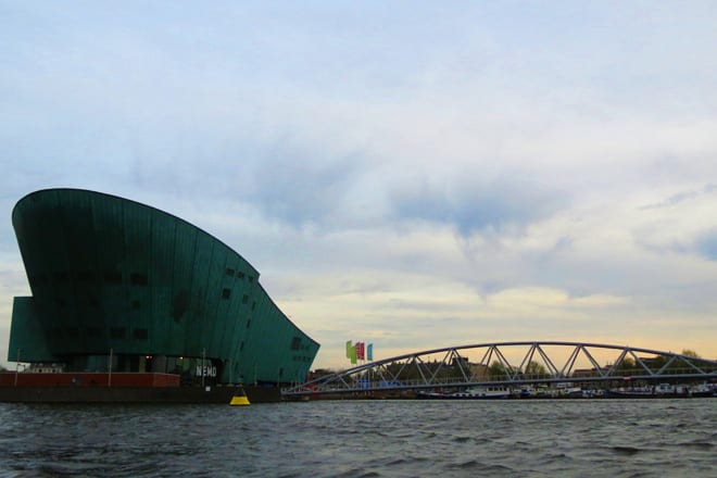 Área mais moderna de Amsterdam onde o passeio também passa
