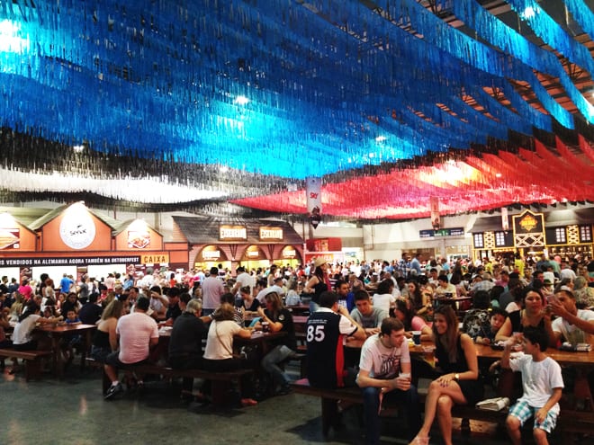 Tenda na Oktoberfest em Blumenau. Foto: GC/Blog Vambora!