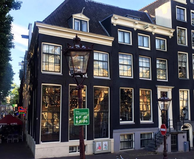 Prédio charmoso onde está o Hotel Rudolph, na ótima região do cordão dos canais em Amsterdam