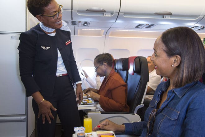 Viajar de avião pode ser confortável mesmo na classe econômica! Foto: Divulgação