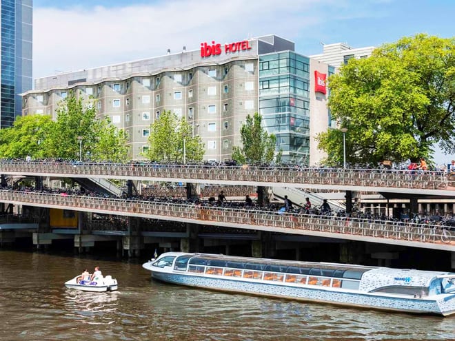 Hotel ibis Amsterdam Centre, próximo da estação principal de trem. Foto: Divulgação