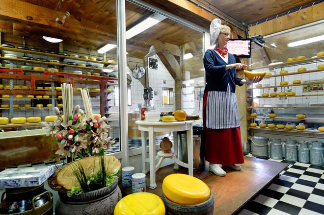 Vila de Zaanse Schans, com diversas lojas e museus temáticos. Foto: Divulgação/dezaanseschans.nl