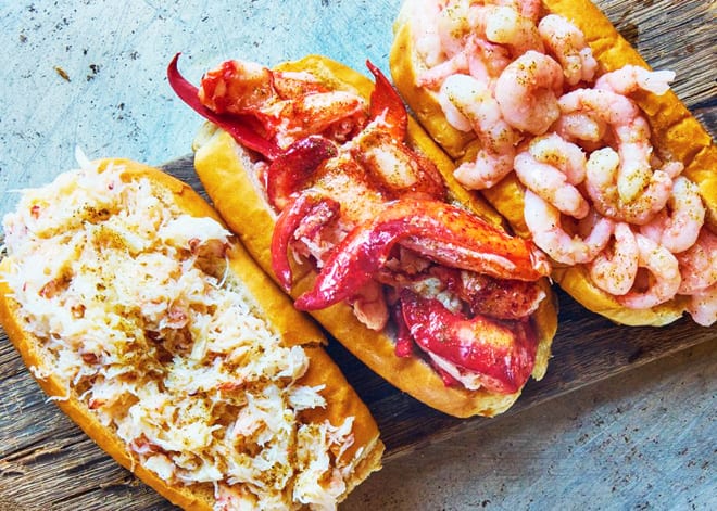 Lobter roll ou o sanduíche de lagosta em Nova York. Foto: Divulgação/Luke's Lobster