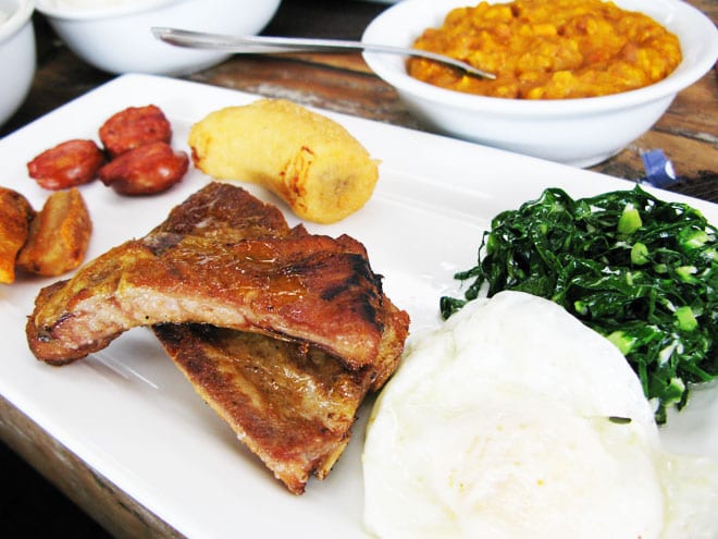 comida mineira no restaurante Dona Mucama em Monte Verde