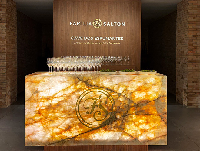 Cave de Espumantes na Vinícola Salton