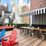 Descanso merecido: Hotel barato em Nova York – Veja 12 opções para ficar Rooftop do hotel POD 51 em Nova York