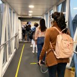 Relato de viagem: Como é viajar de avião no Brasil durante a pandemia do coronavirus Embarque com distanciamento social