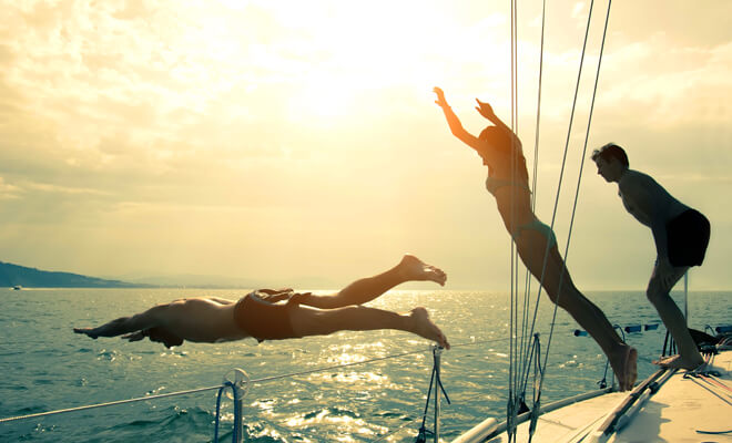 viagem de barco pelo litoral