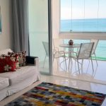 Descanso merecido: Litoral Sul de São Paulo – Veja 14 casas lindas para se hospedar Apartamento de frente ao mar no Guaruja