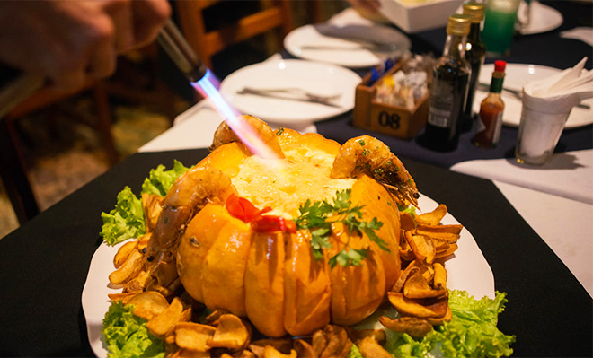 quintal da villa restaurante em ubatuba