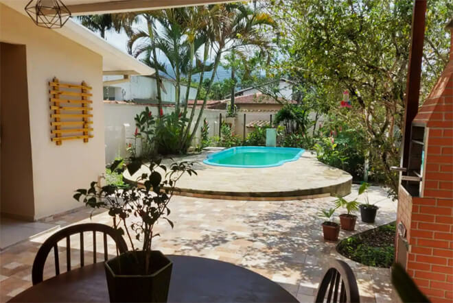 Casa em Ubatuba com piscina