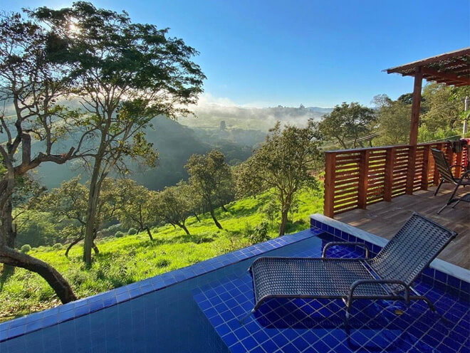 Chale Tucano com Piscina em Cunha