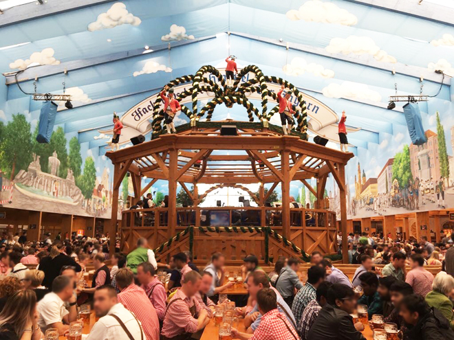 cervejaria Hacker Pfschorr na oktoberfest de munique