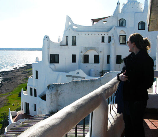 Próxima viagem: Seguro Viagem Uruguai – Tudo o que você precisa saber antes de viajar! Casa Pueblo no Uruguai